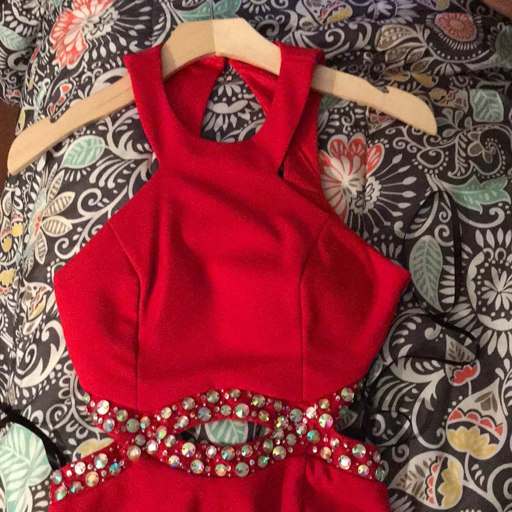 Red prom dress - Picture 2 of 8